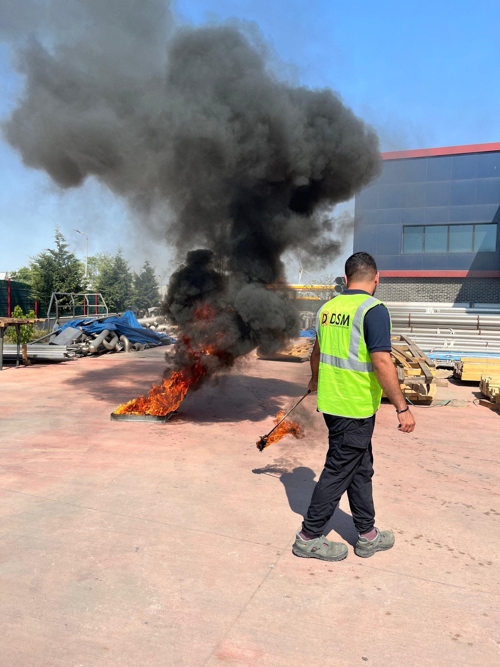 ÇERKEZKÖY TEMEL YANGIN EĞİTİMİ VE UYGULAMALI YANGIN TATBİKATI 